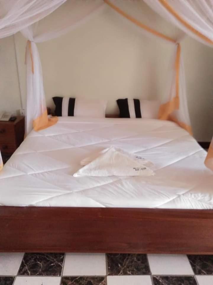 Newstead Hotel Найваша Екстер'єр фото